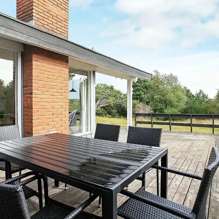 Feriehus Three-bedroom Holiday In 4