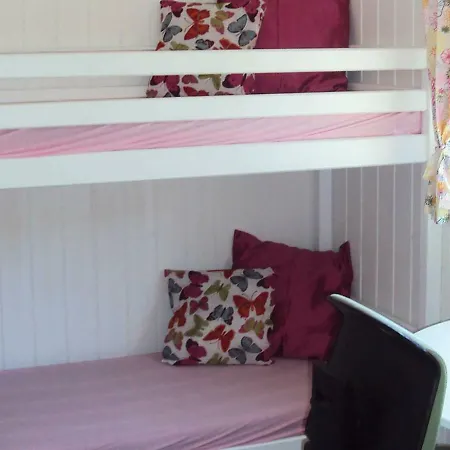 Three-bedroom Holiday In 4 *