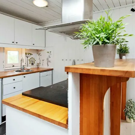 Feriehus Three-bedroom Holiday In 4