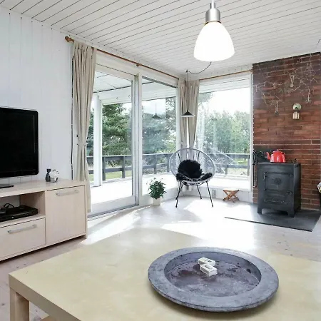 Three-bedroom Holiday In 4 *