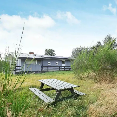Feriehus Three-bedroom Holiday In 4 *