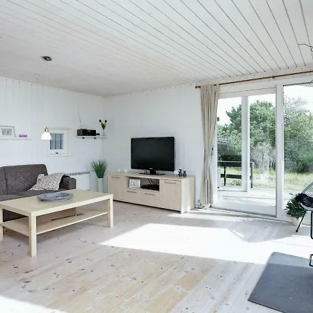 Three-bedroom Holiday In 4 *