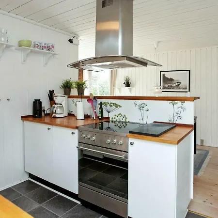 Three-bedroom Holiday In 4